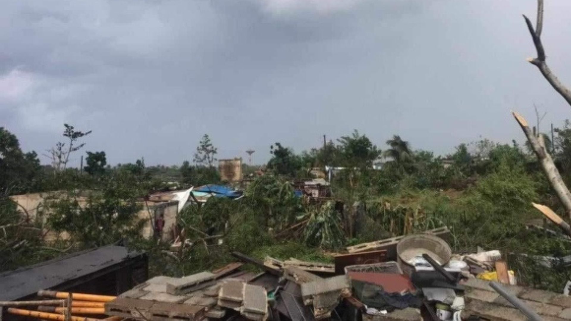 "Estoy destruida, sin nada": tornado provoca derrumbes en Playa Baracoa