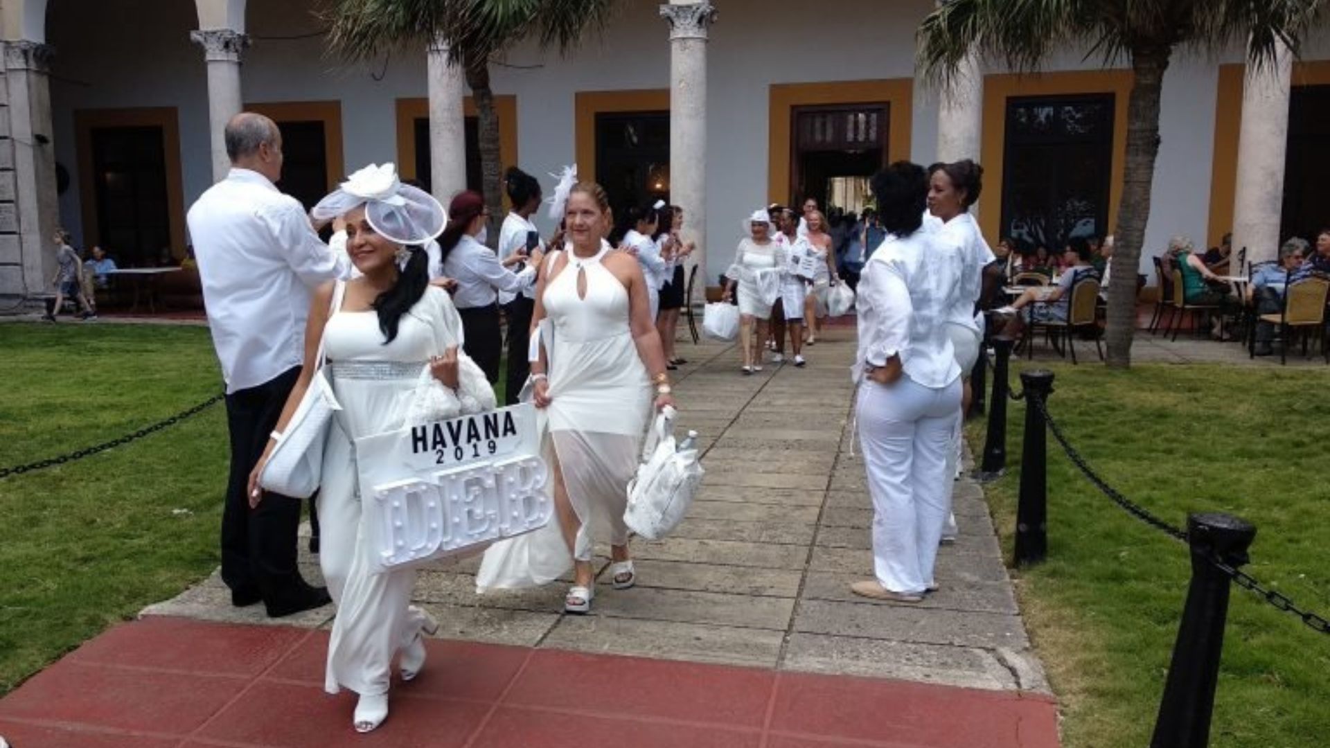 Evento "Le Dîner en Blanc" regresa a Cuba en medio de crisis sin precedentes