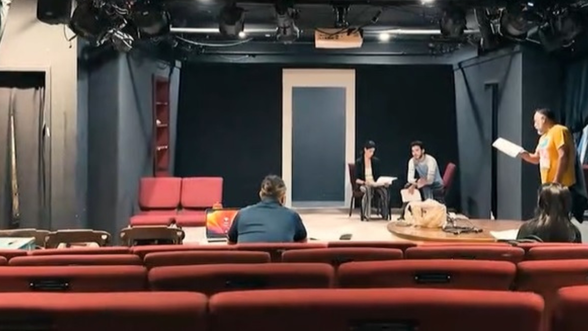 Exilios, una obra teatral que conecta con miles de emigrantes
