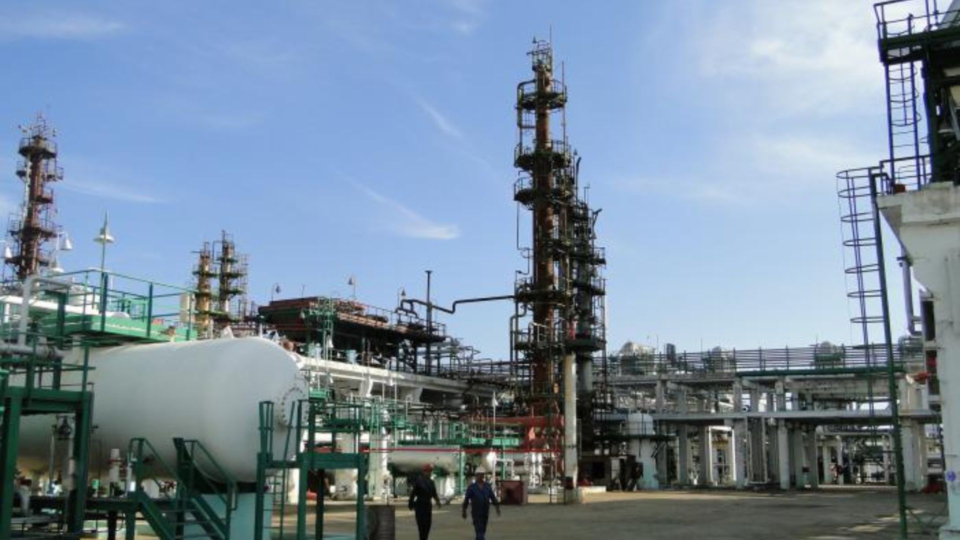 Expertos rusos valoran participar en reconstrucción de refinería cubana 