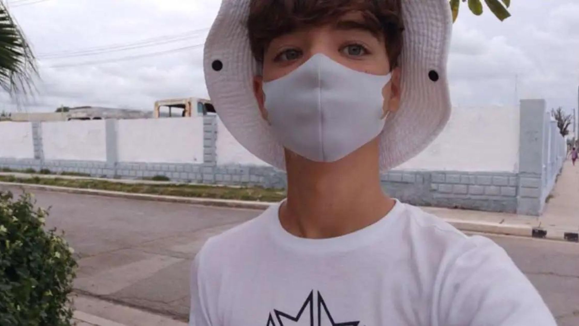 Expulsan de la escuela a adolescente cubano que se manifestó solo el 15N 