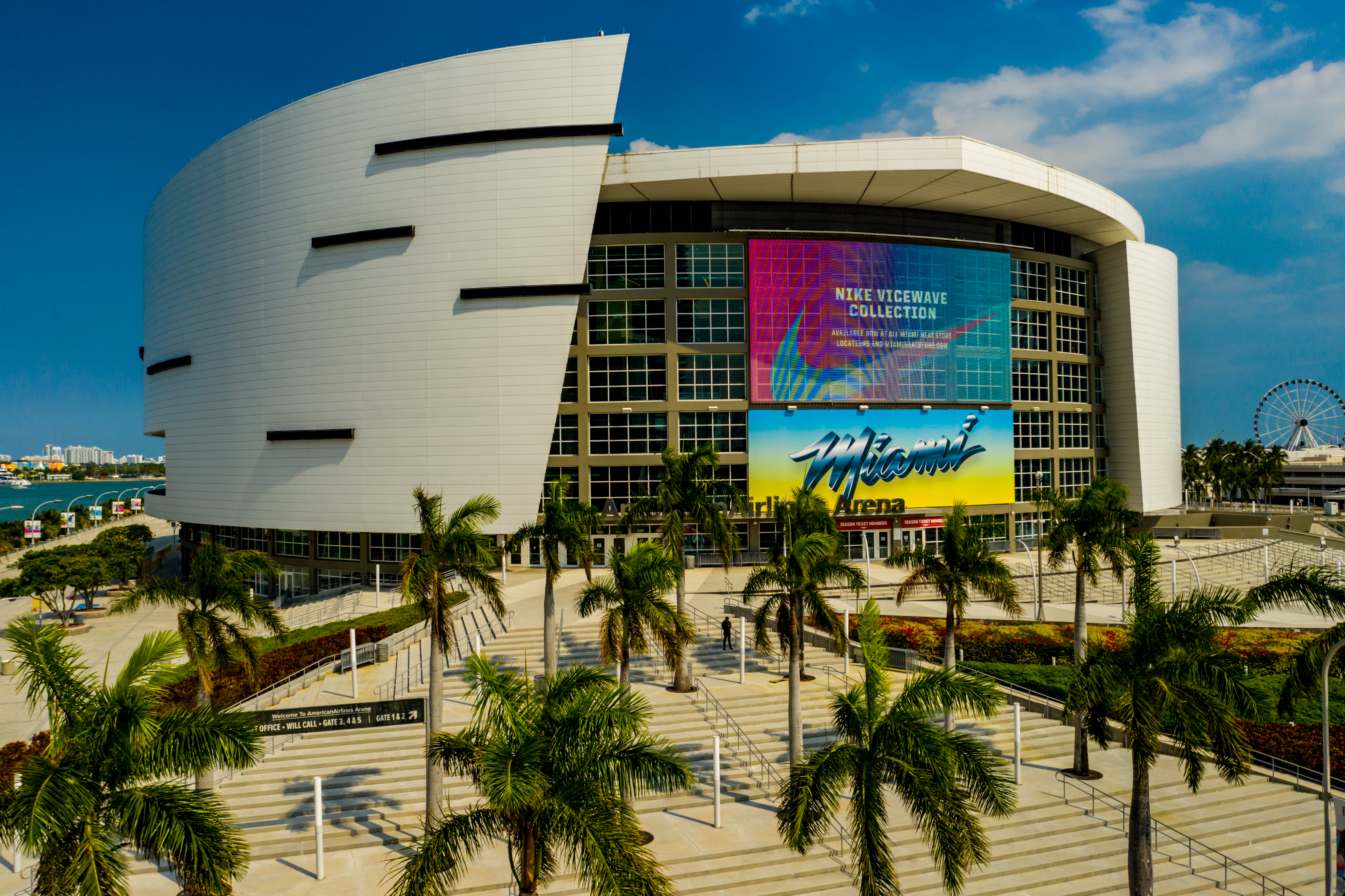 Famoso club de striptease y popular sitio de porno se disputan los derechos de nombre del Miami Heat Arena