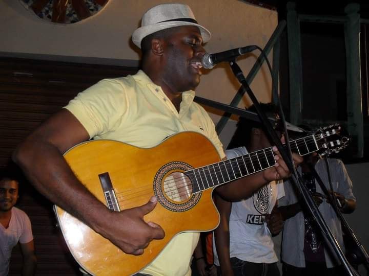 FMC y Lis Cuesta critican a Bécquer por publicar canciones contra feministas cubanas