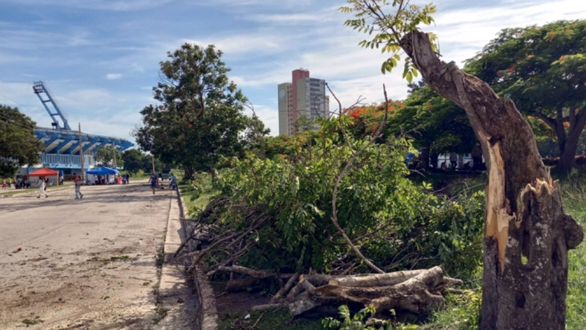  Fuerte tormenta local severa azotó Holguín