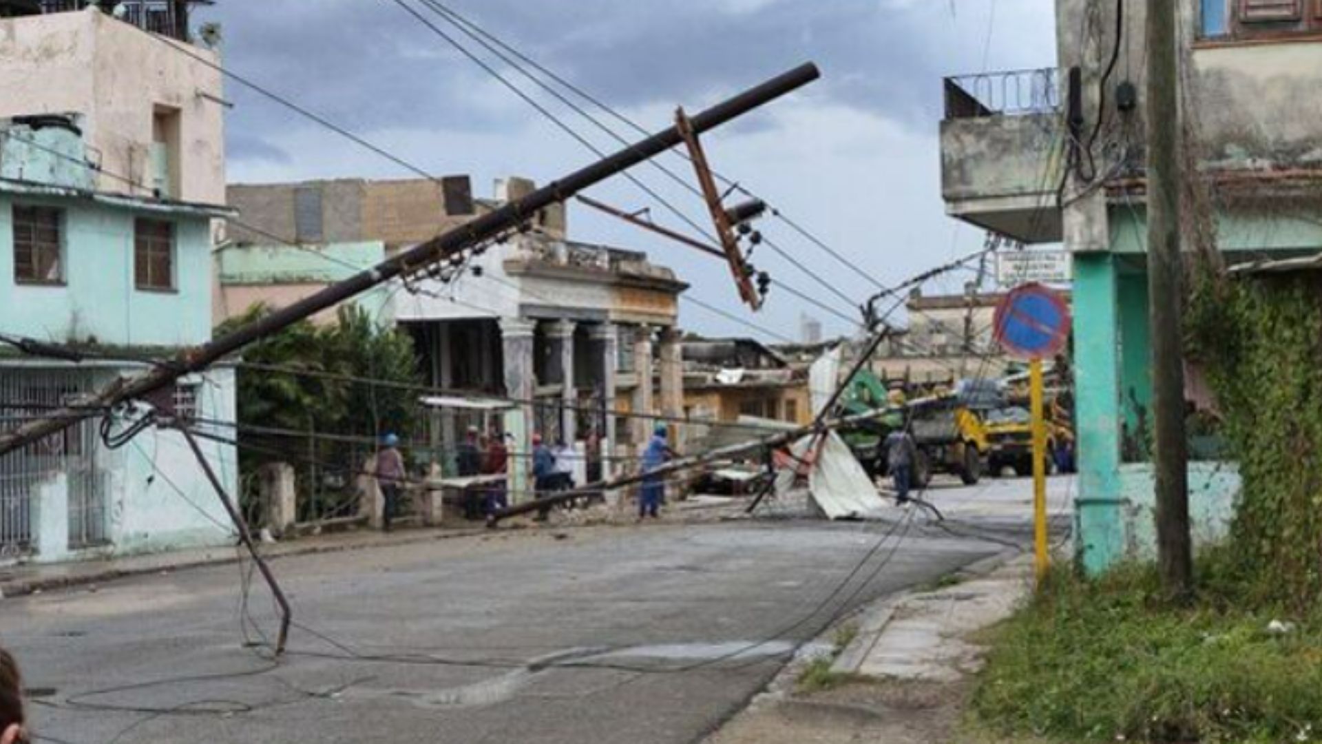 Fuertes vientos y lluvias provocan  daños en La Habana