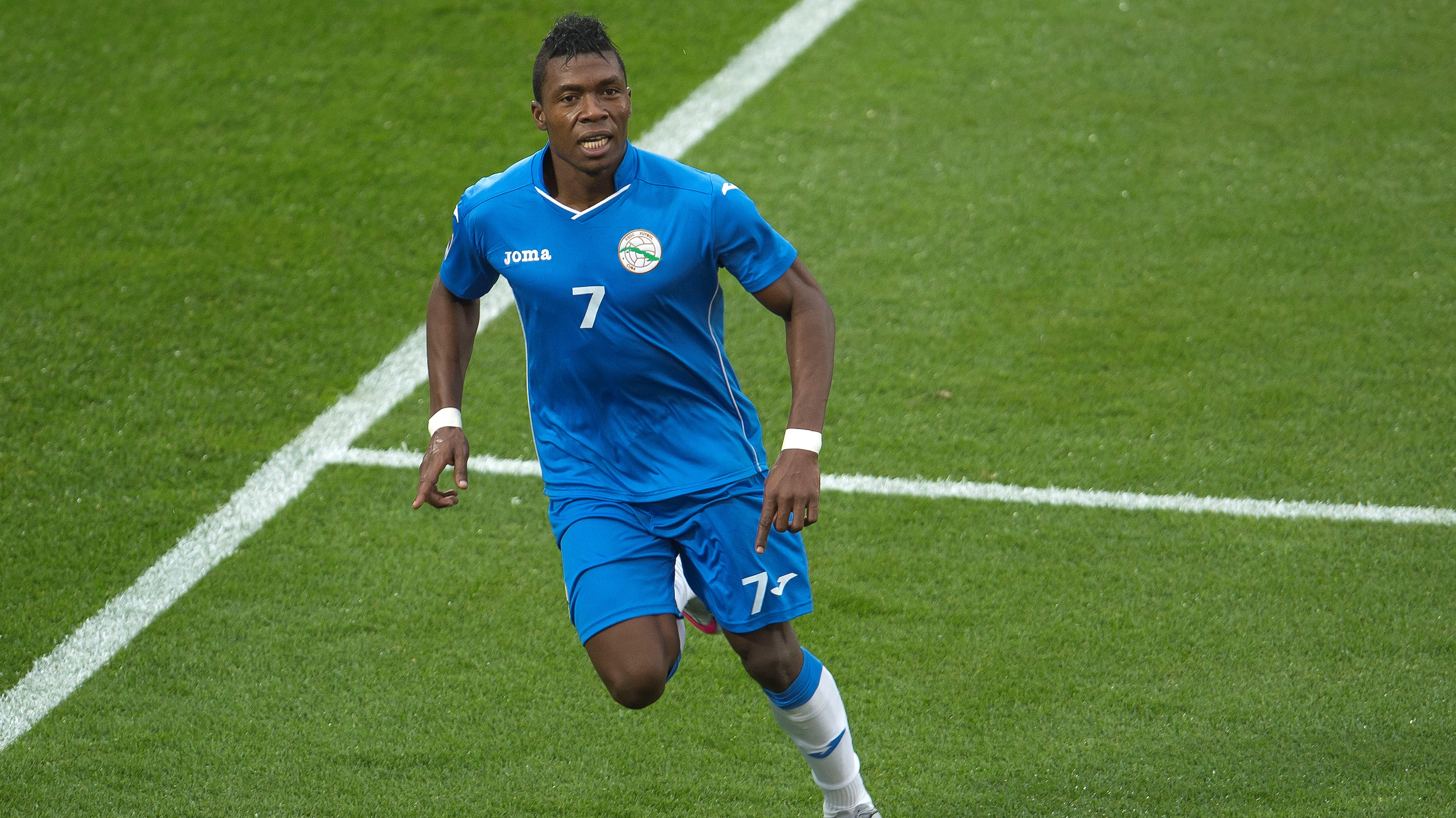Futbolista cubano Arichel Hernández ficha con club de Guatemala