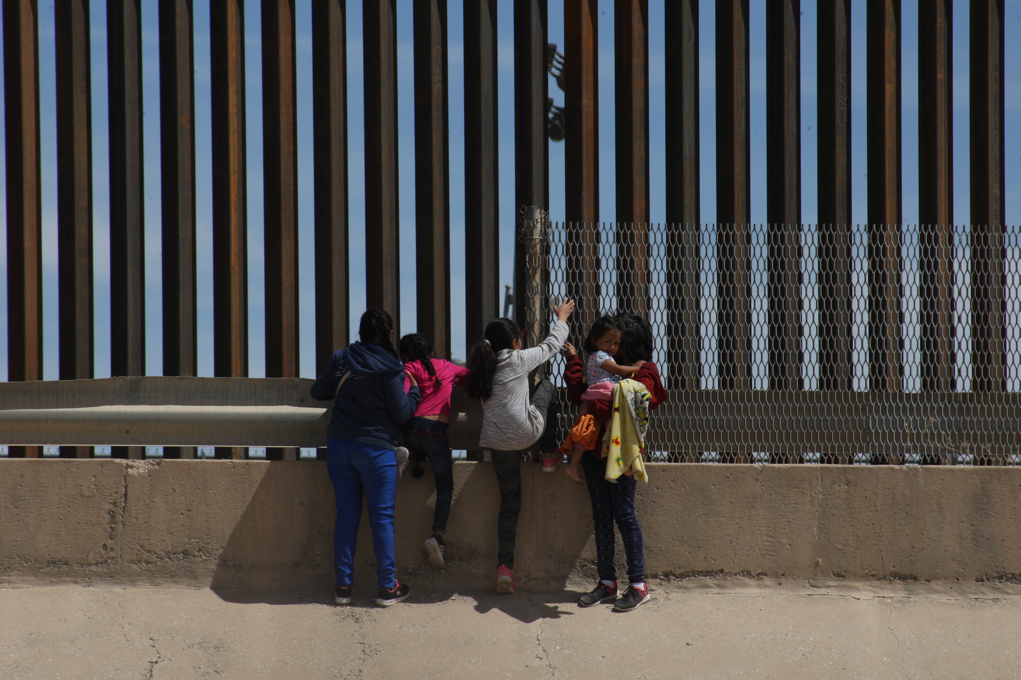 Gobierno de Biden facilitará acceso al aborto para jóvenes inmigrantes embarazadas