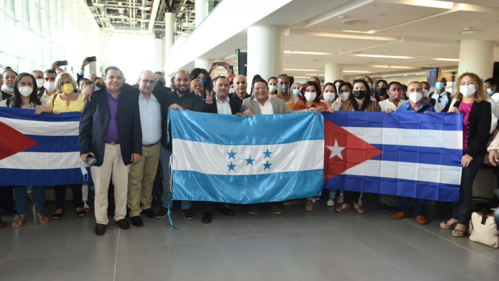 Gobierno de Honduras pagará más de $1.7 millones al régimen cubano por 123 maestros