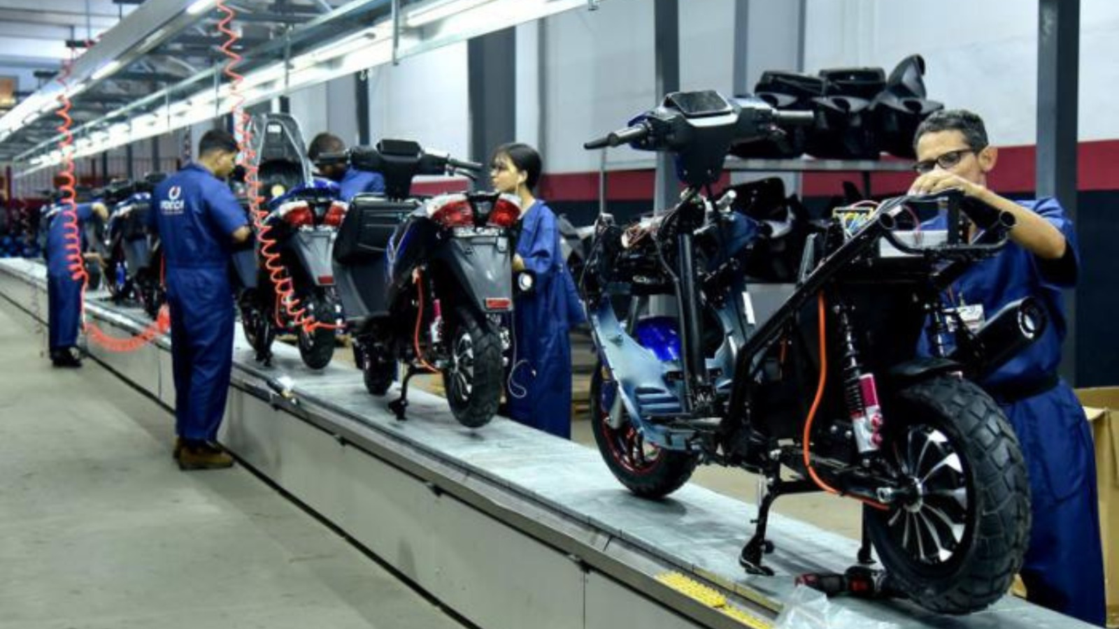 Gobierno vende más de 23 mil vehículos eléctricos en Cuba: ¡en medio de crisis de apagones!