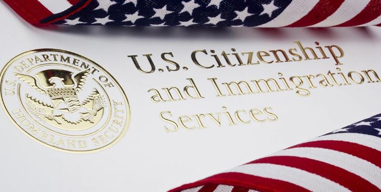 Grupo de cubanos con I-220B gana demanda y podrán aplicar a la residencia en Estados Unidos