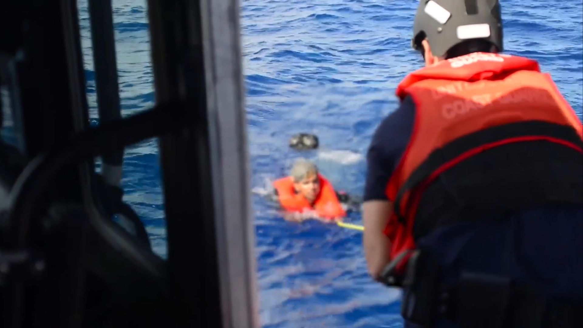 Guardia Costera rescata a un balsero cubano en Marathon