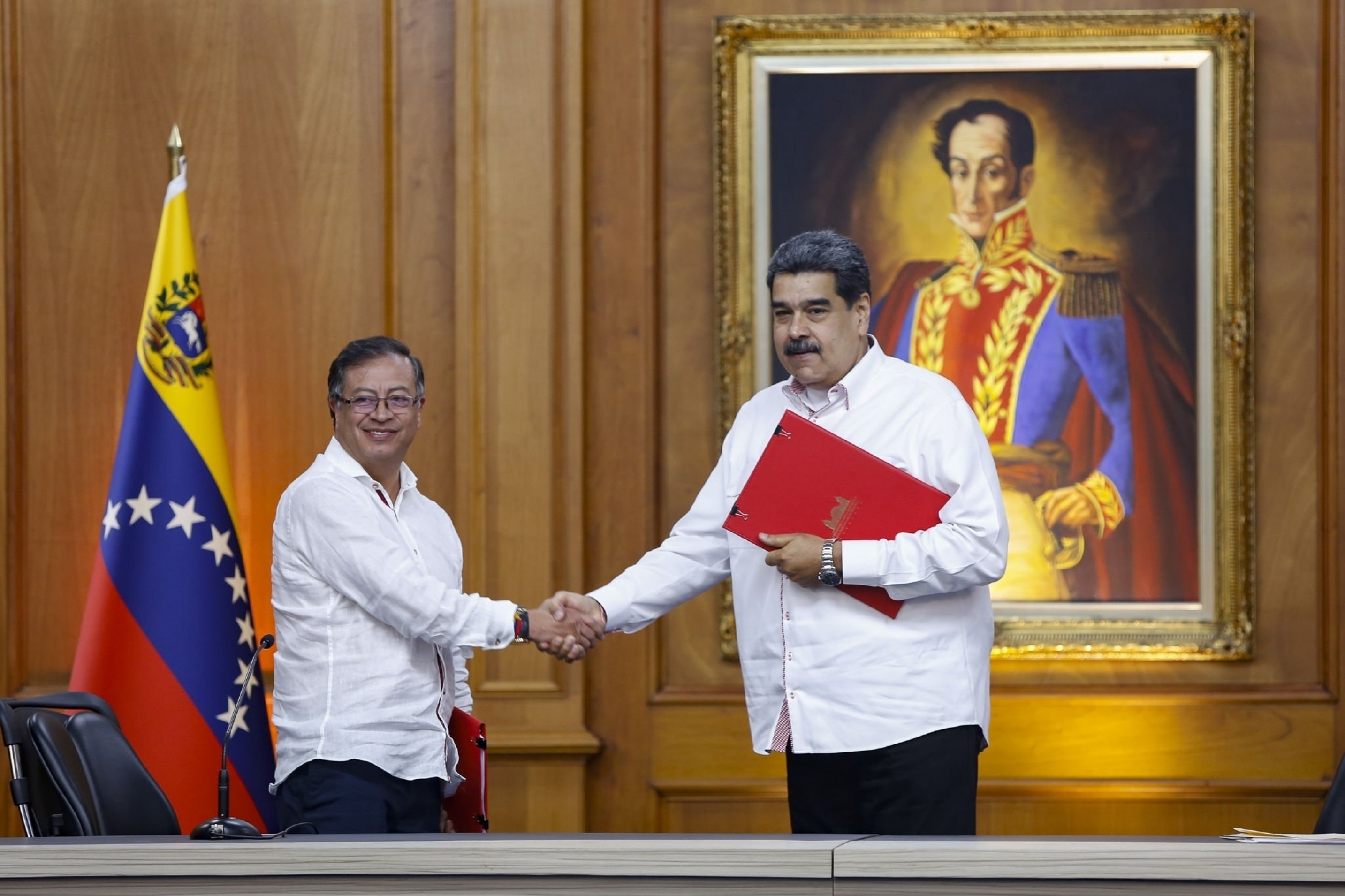 Gustavo Petro culpa a las sanciones internacionales de la crisis en Venezuela