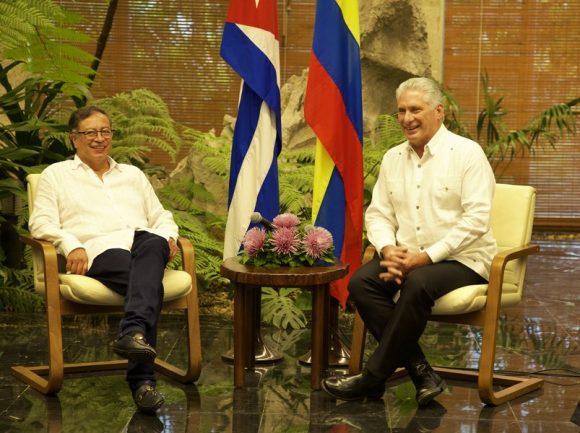 Gustavo Petro recibe fuertes críticas por celebrar a la "revolución cubana"