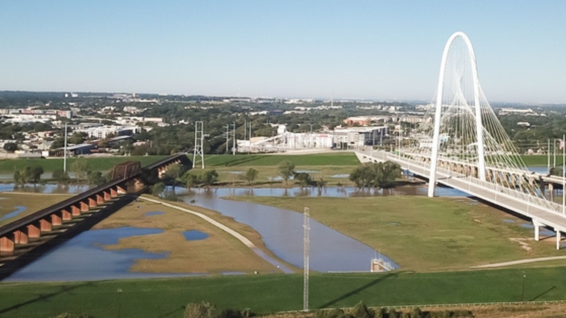 Hallan los cuerpos de dos guatemaltecos ahogados en el río Trinity de Dallas 