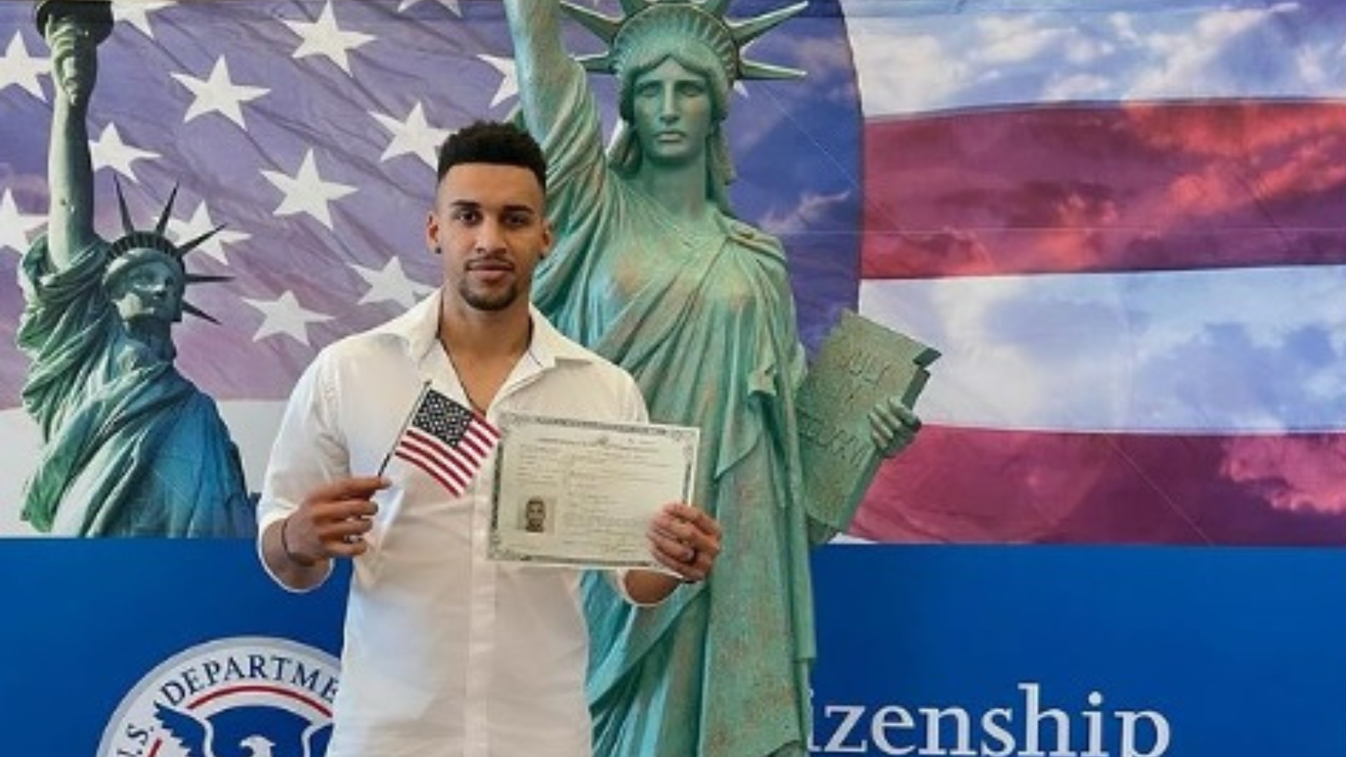 Hijo mayor de Víctor Mesa se hace ciudadano americano: “El mejor país del mundo”