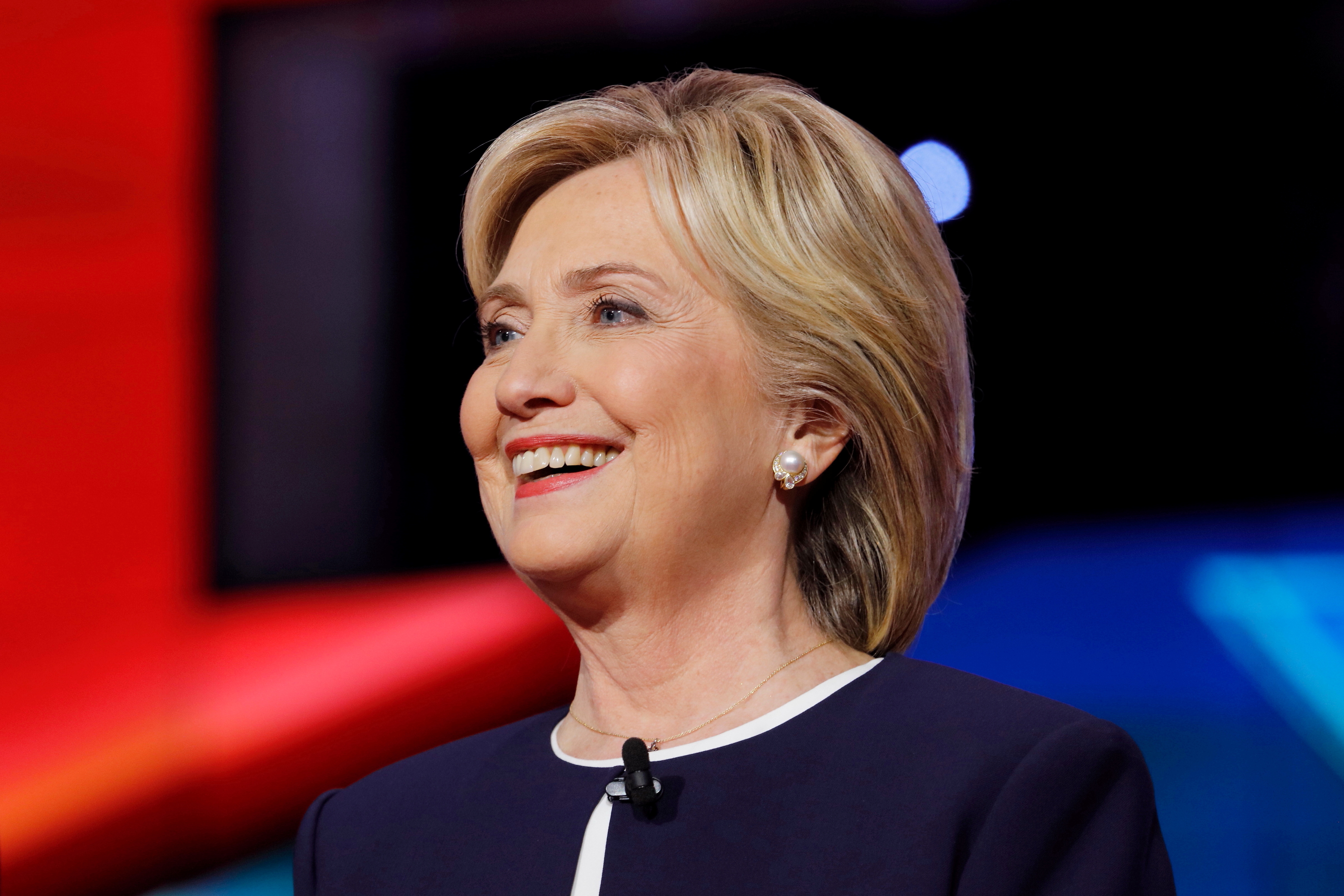 Hillary Clinton critica a los manifestantes por ignorar la historia del Medio Oriente