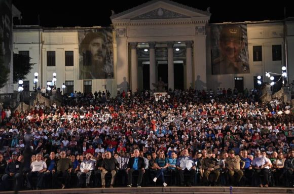 Homenaje a Fidel Castro en medio de una Cuba a oscuras 