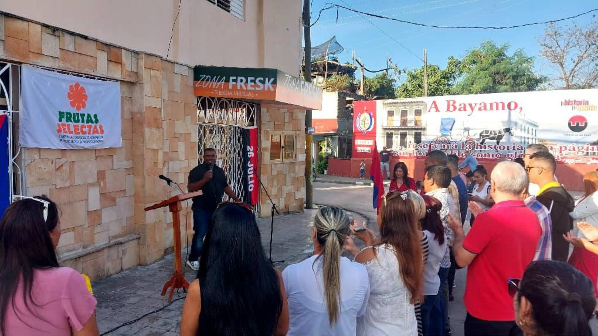Hugo Cancio abre tienda virtual Zona Fresk en Granma con un acto ‘político-cultural’