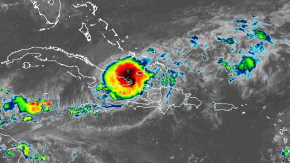 Huracán Óscar toca tierra en Baracoa