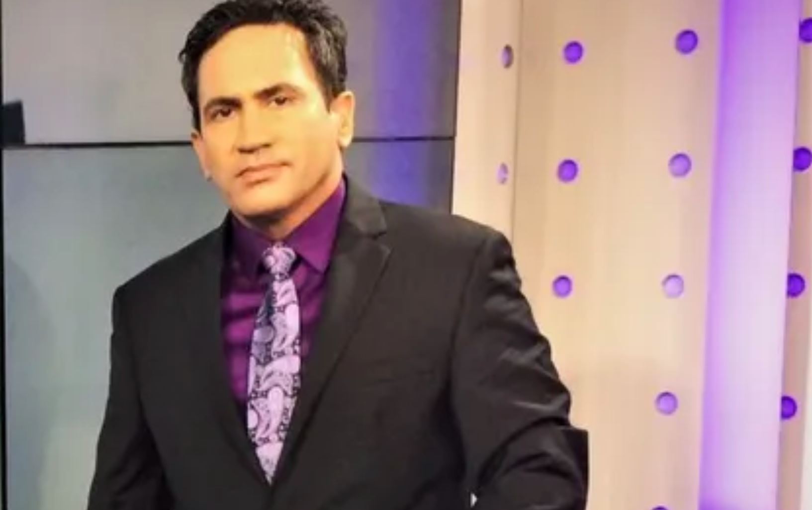 Huye de Cuba presentador de la radio y la televisión