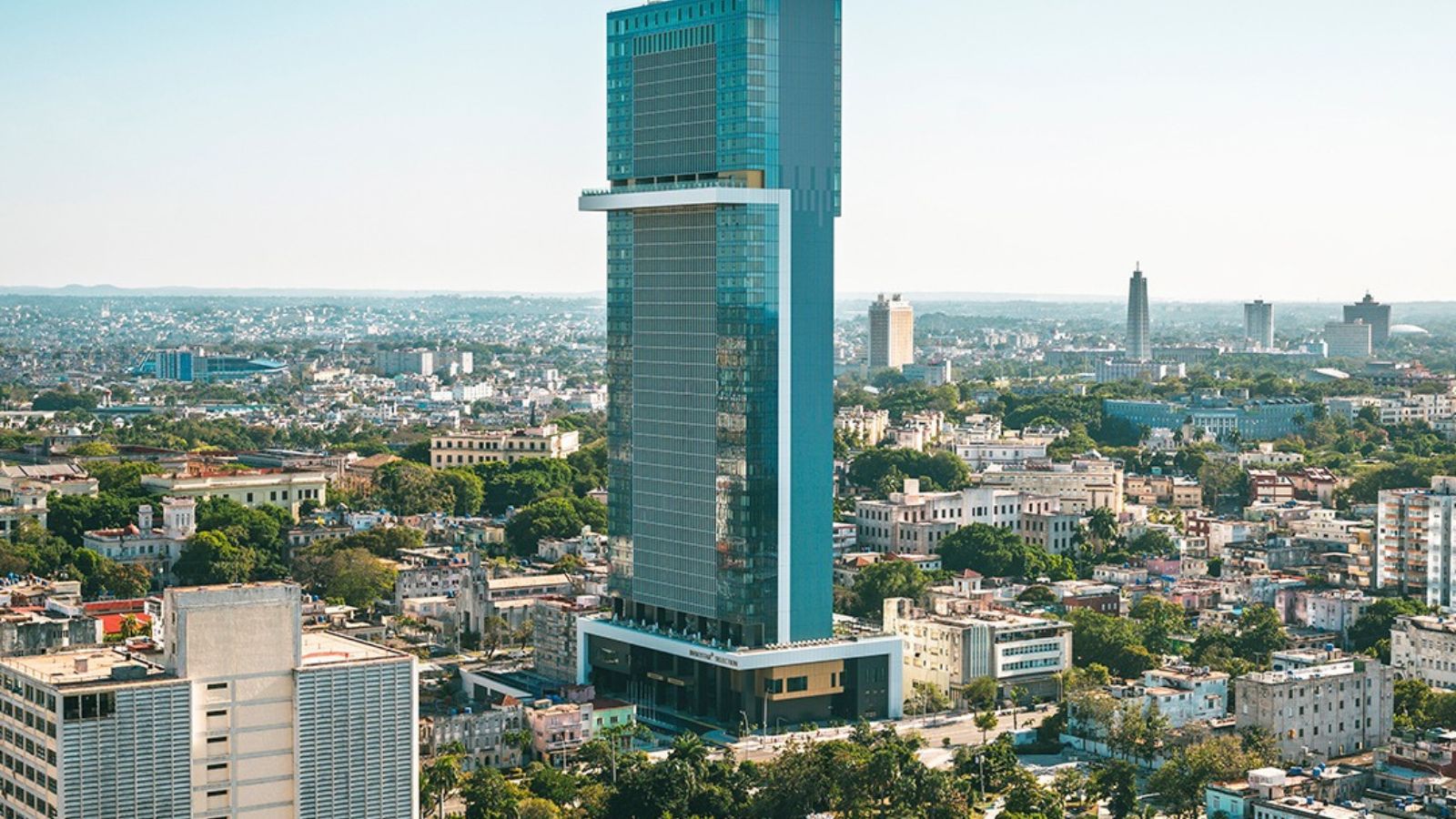 Inauguran en una Cuba en crisis el Iberostar Selection La Habana, el polémico hotel de la Torre K