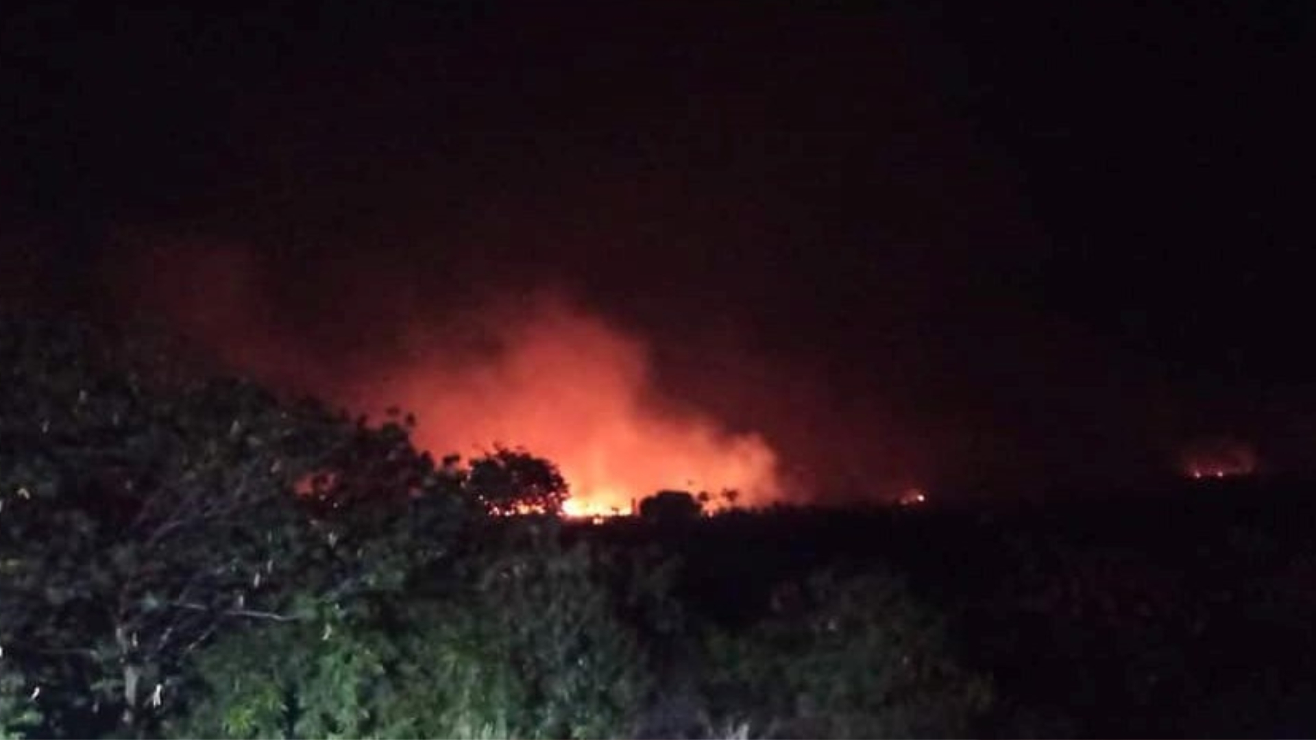 Incendio de grandes proporciones se produjo cerca de central eléctrica de Moa