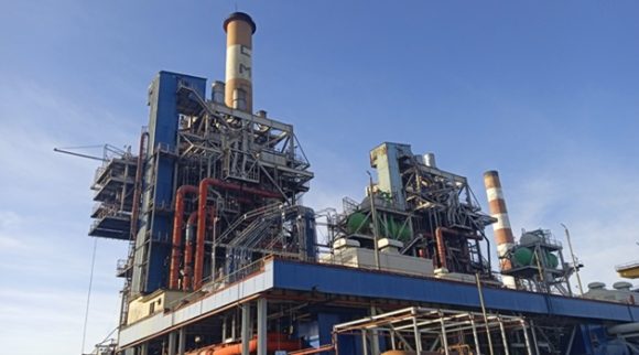 Incendio de grandeses proporciones en la Termoeléctrica de Cienfuegos, que ya se encontraba fuera de funcionamiento.