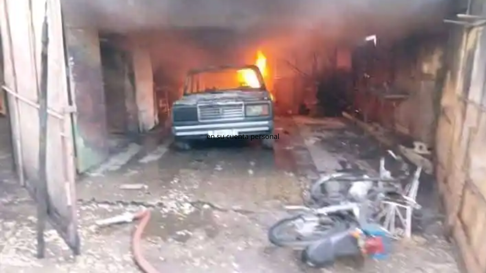 Incendio en garaje de Santa Clara arrasa con autos y motocicletas