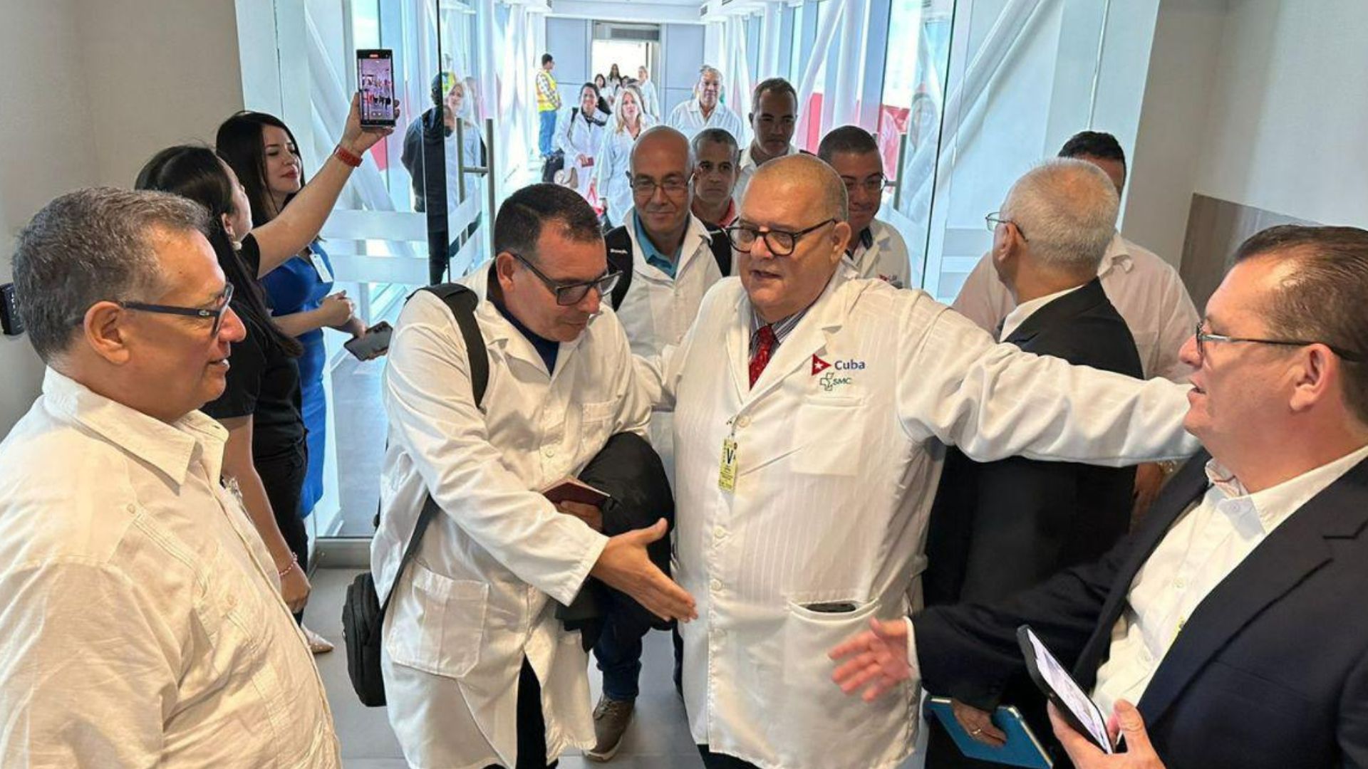 Incluyen esclavitud de los médicos cubanos en informe de Parlamento Europeo