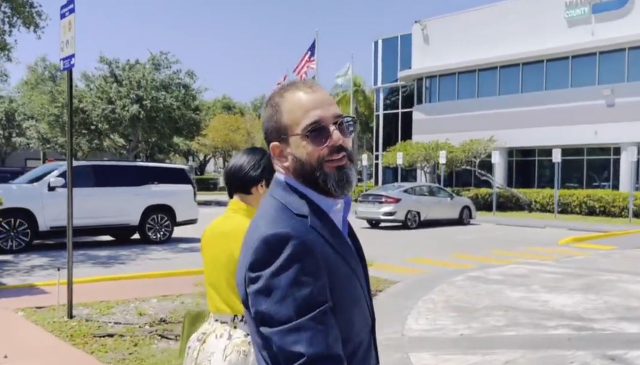 "Influencer" cubano Alex Otaola hace oficial su candidatura para la alcaldía de Miami