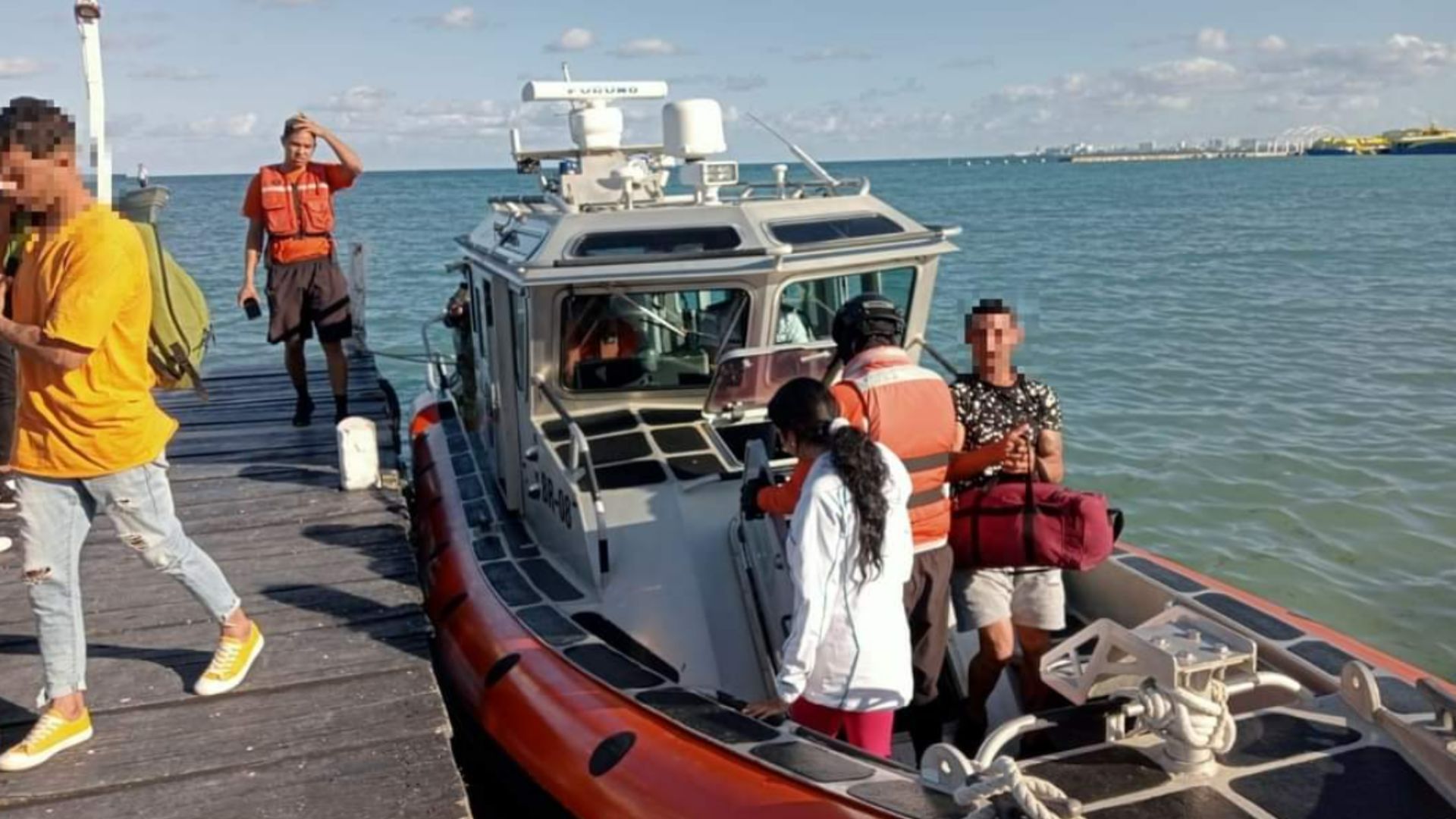 Interceptan a ocho balseros cubanos en México