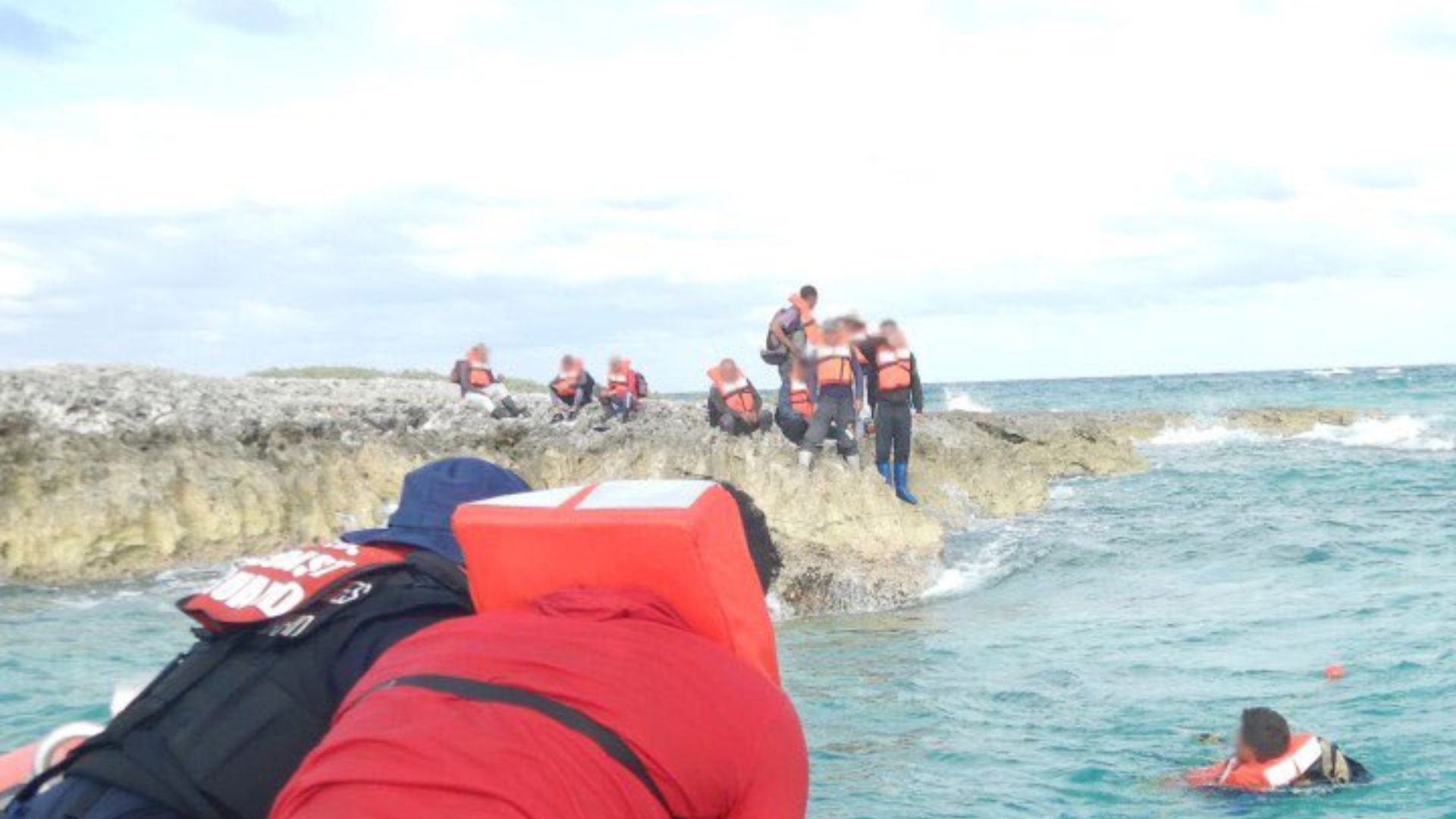 Interceptan a un grupo de 28 balseros cubanos en Bahamas
