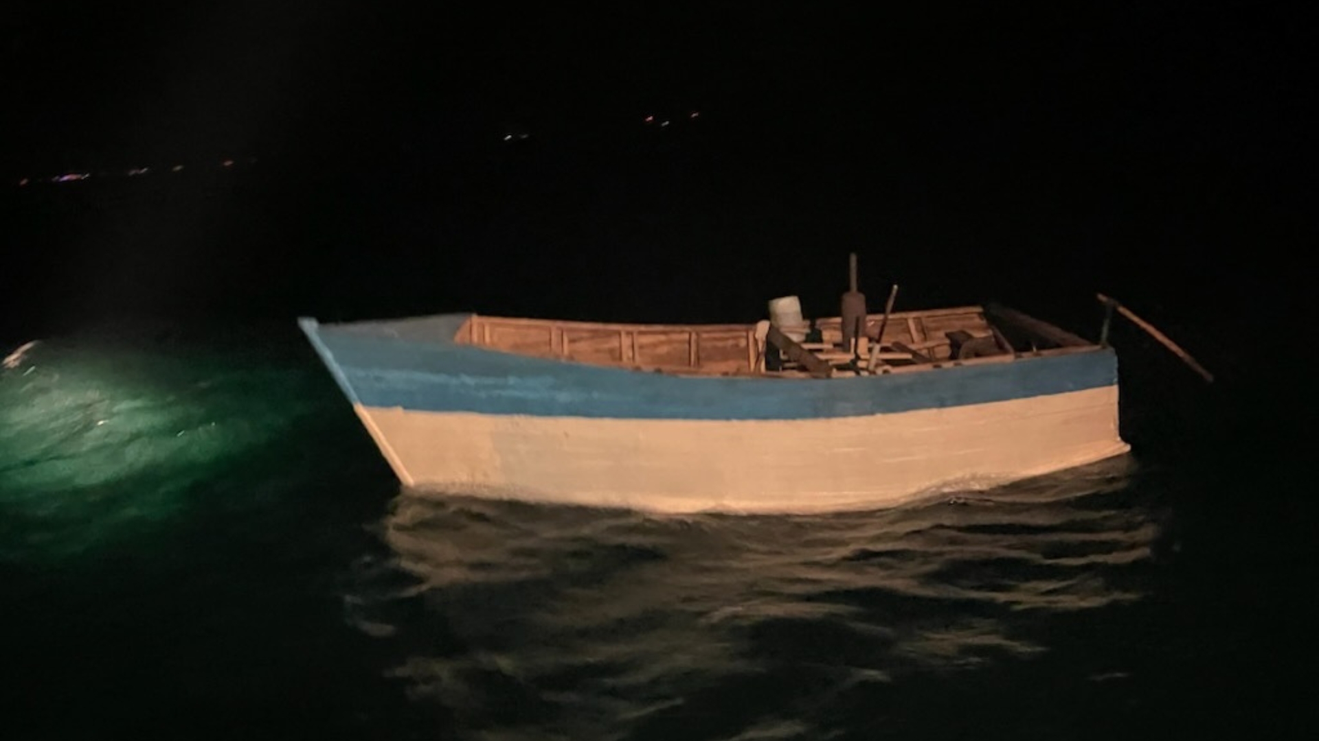 Islas Caimán repatria a seis balseros cubanos