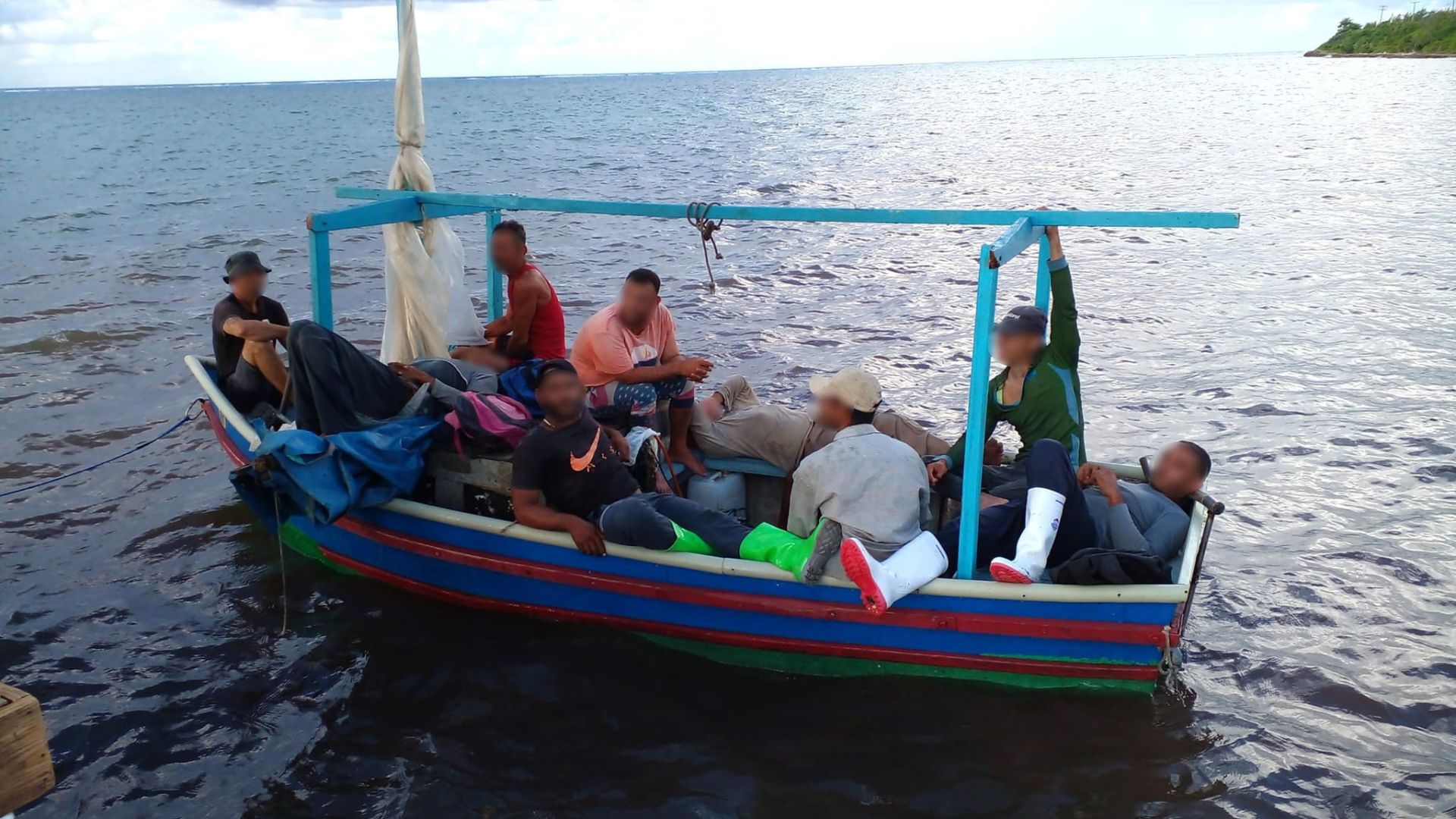 Islas Caimán solicitará visa de tránsito para cubanos