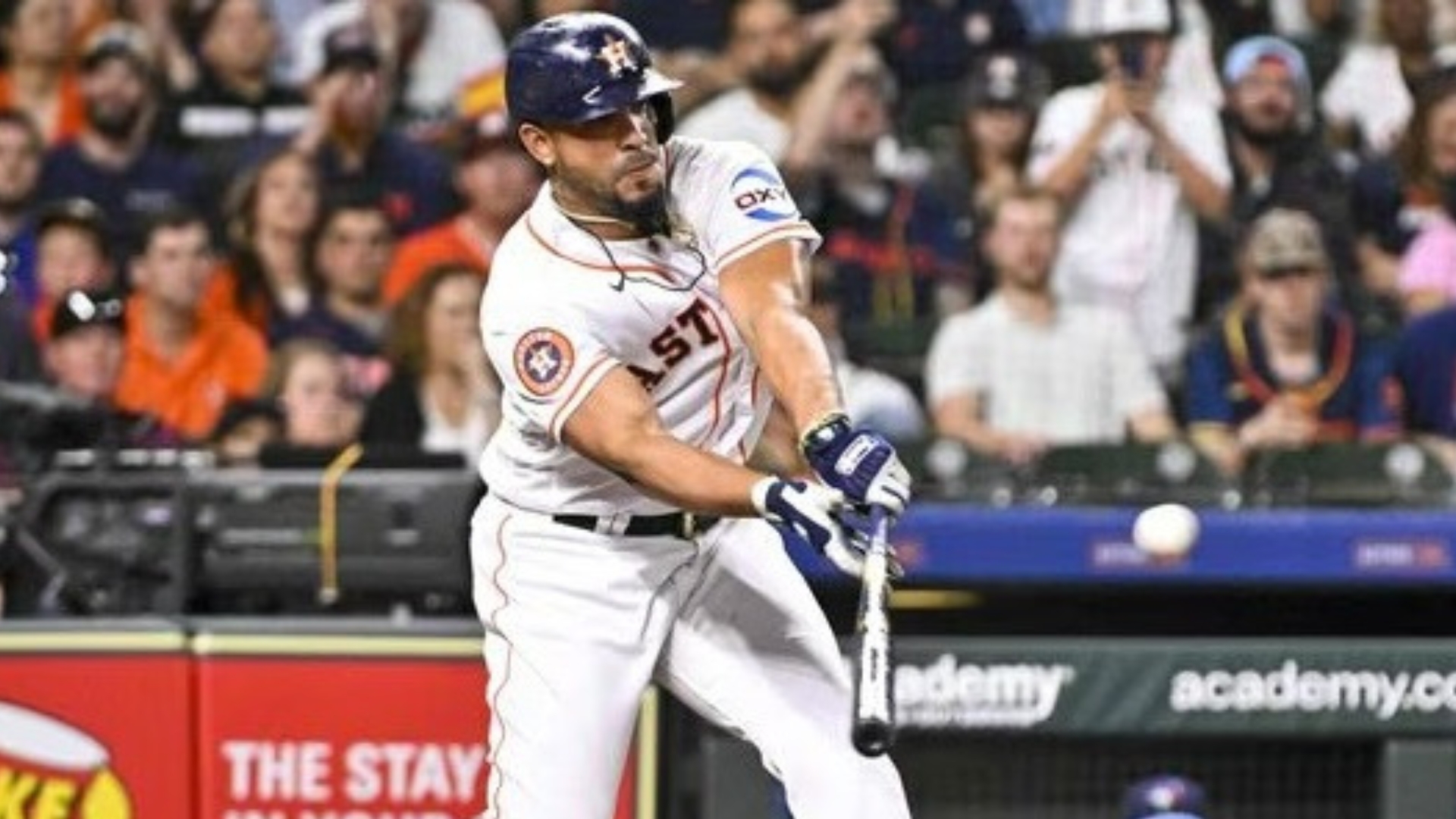 José Abreu llega con los Astros a los 1500 hits en su carrera en MLB