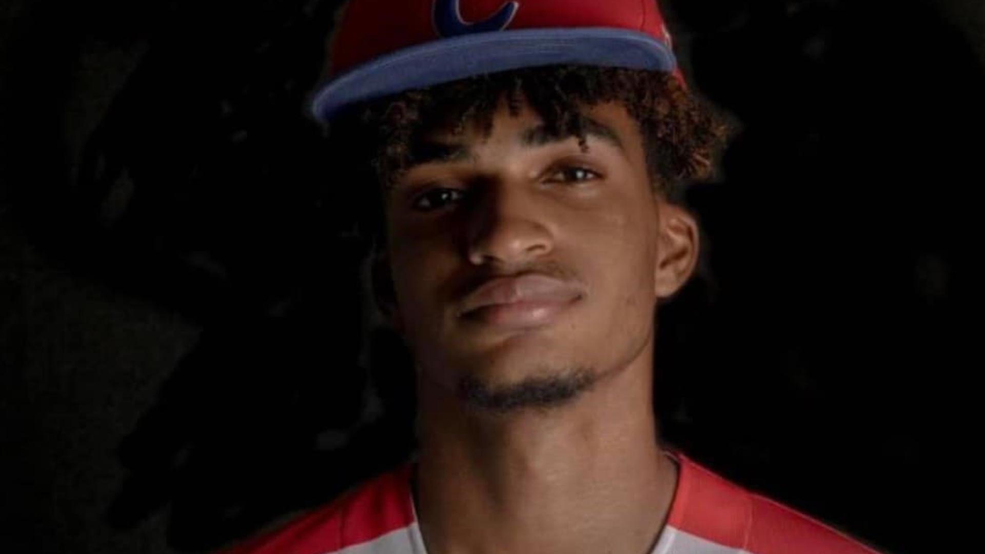 Joven pelotero sale de Cuba en busca de contrato MLB