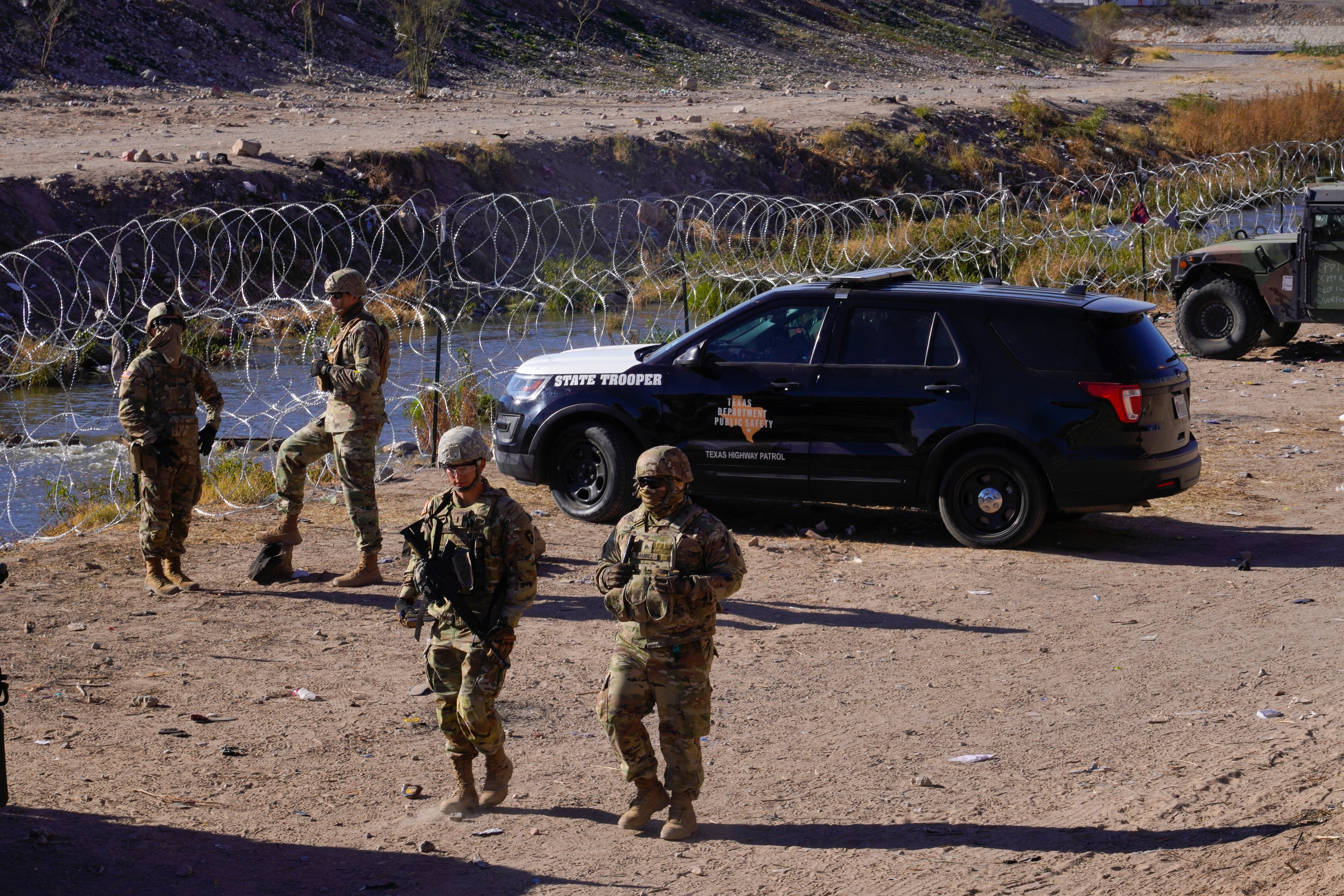 Juez Federal prohíbe quitar cerca de alambre de púas en la frontera de Texas 
