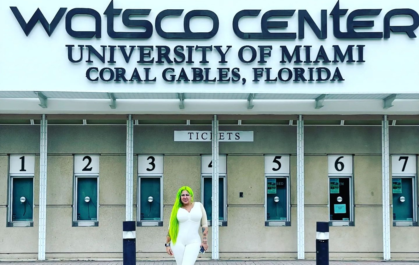 La Diosa muestra emocionada el escenario de su concierto en Miami