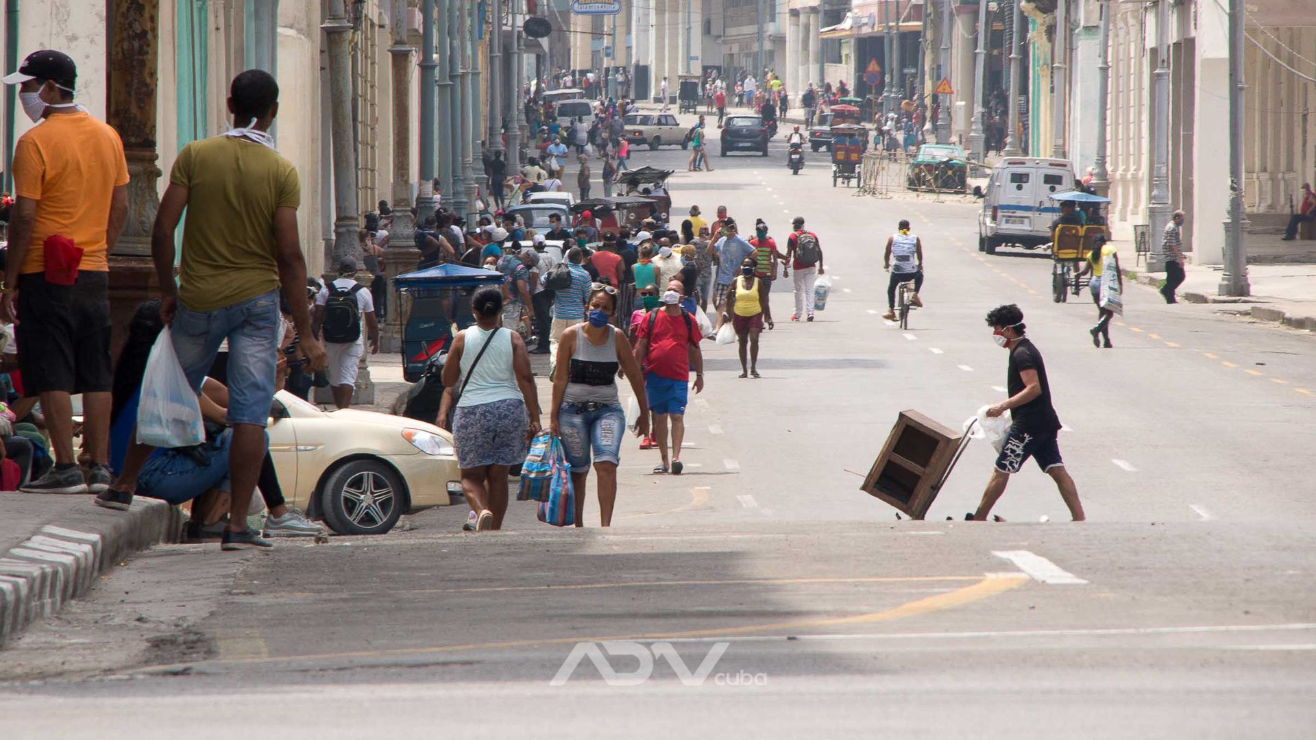 La Habana: Asaltan a un niño para robarle el celular a plena luz del día