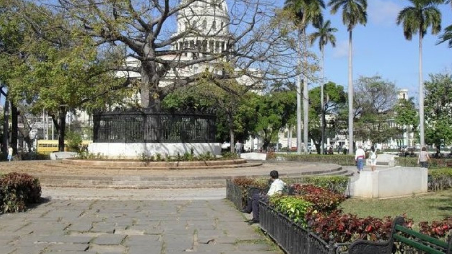 La Habana: ni asientos quedan en el Parque de la Fraternidad