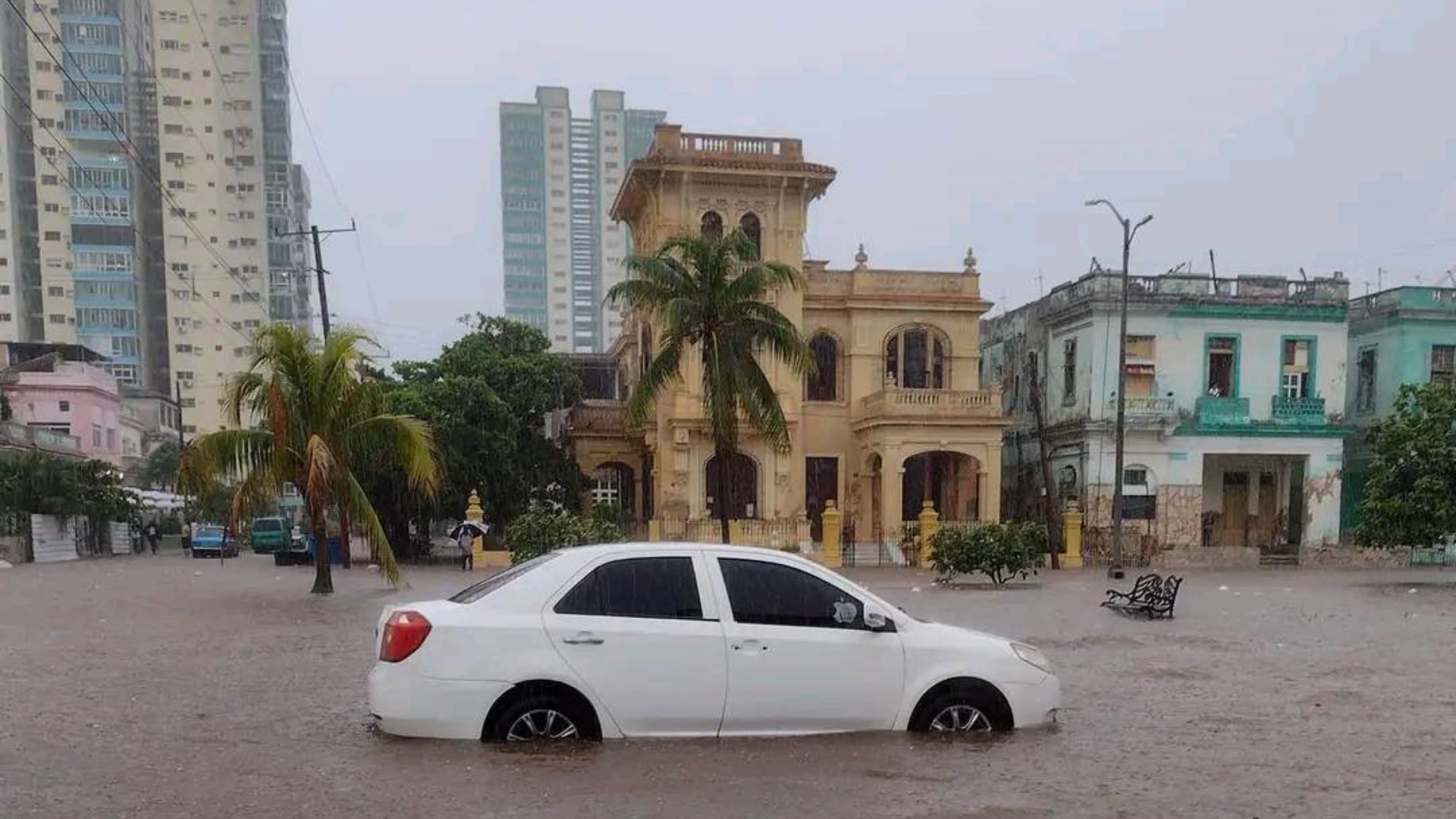 La Habana: ocurren fuertes lluvias y grandes inundaciones