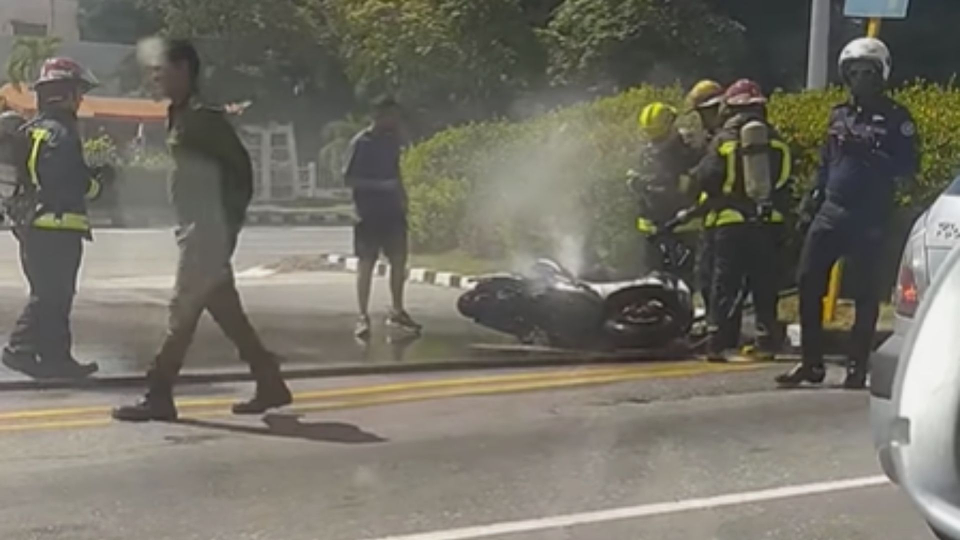 La Habana: se incendia una moto eléctrica en plena calle 