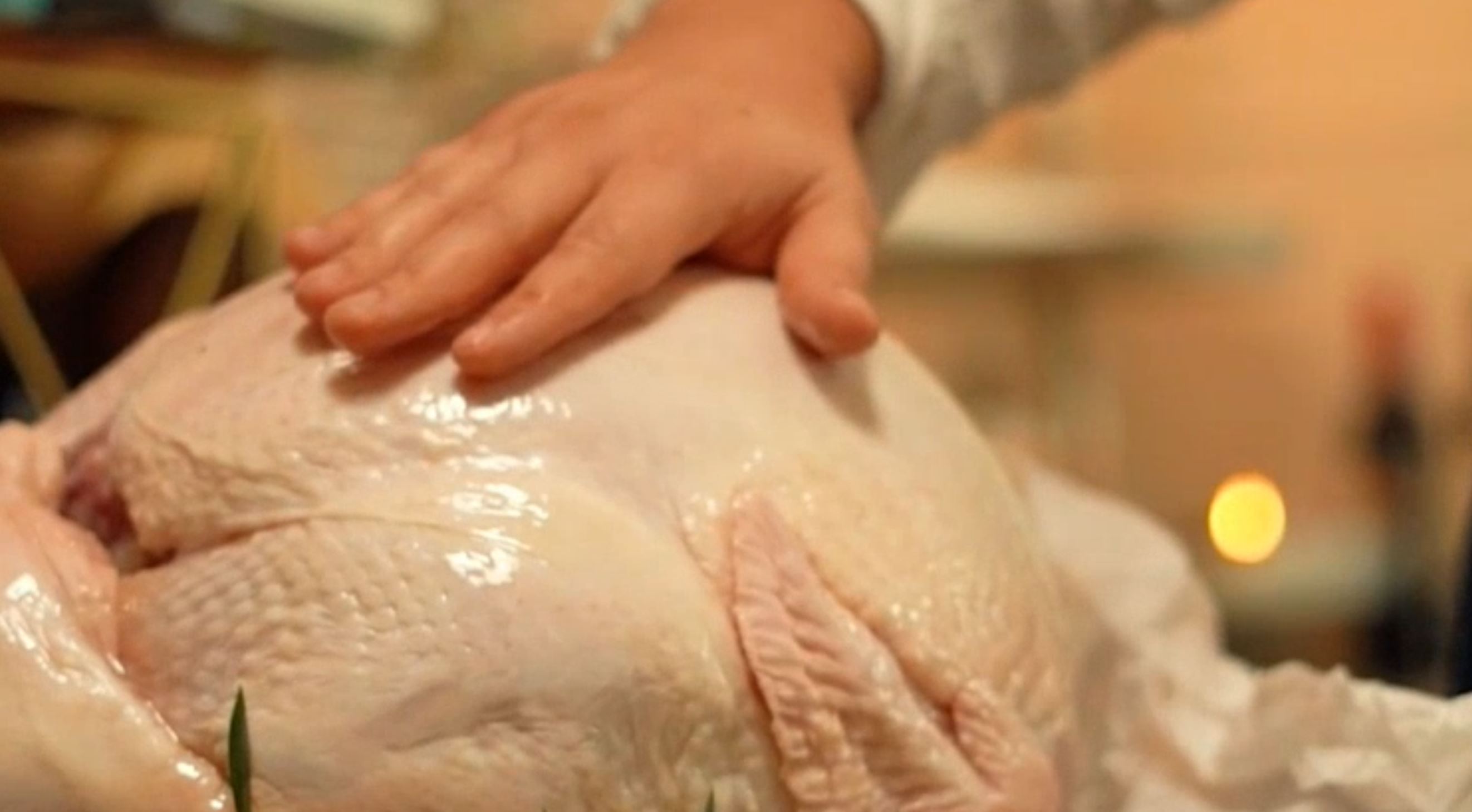 Las 8 razones por las que el comunismo cubano compra el pollo capitalista americano