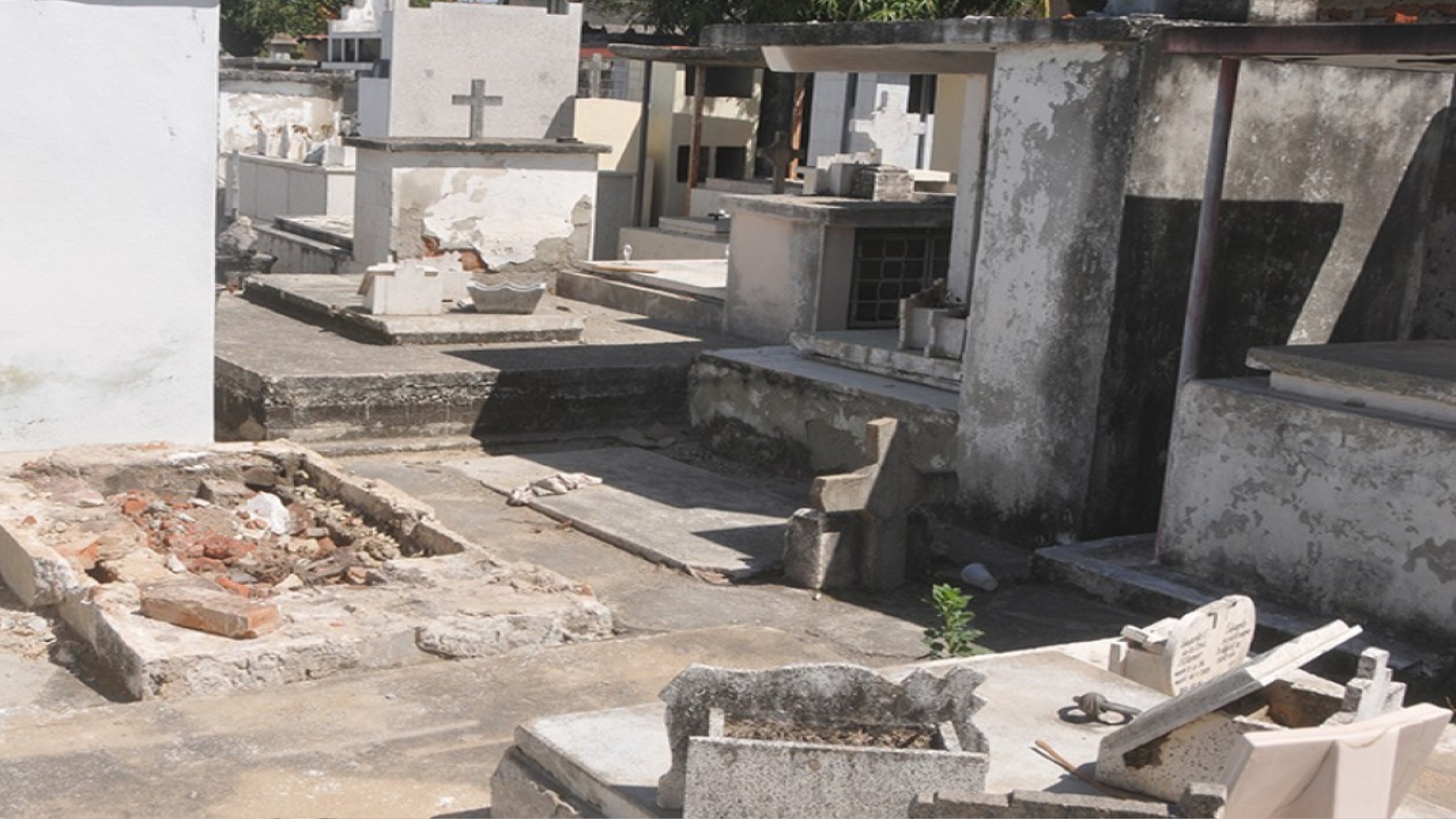 Las Tunas: inicia exhumación de restos de fallecidos por COVID-19