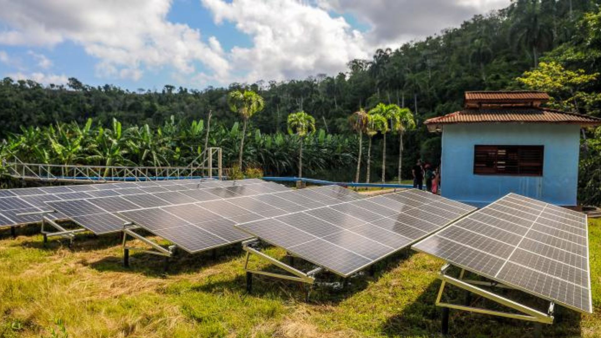 Las Tunas: régimen monta paneles solares y a los seis meses se los roban