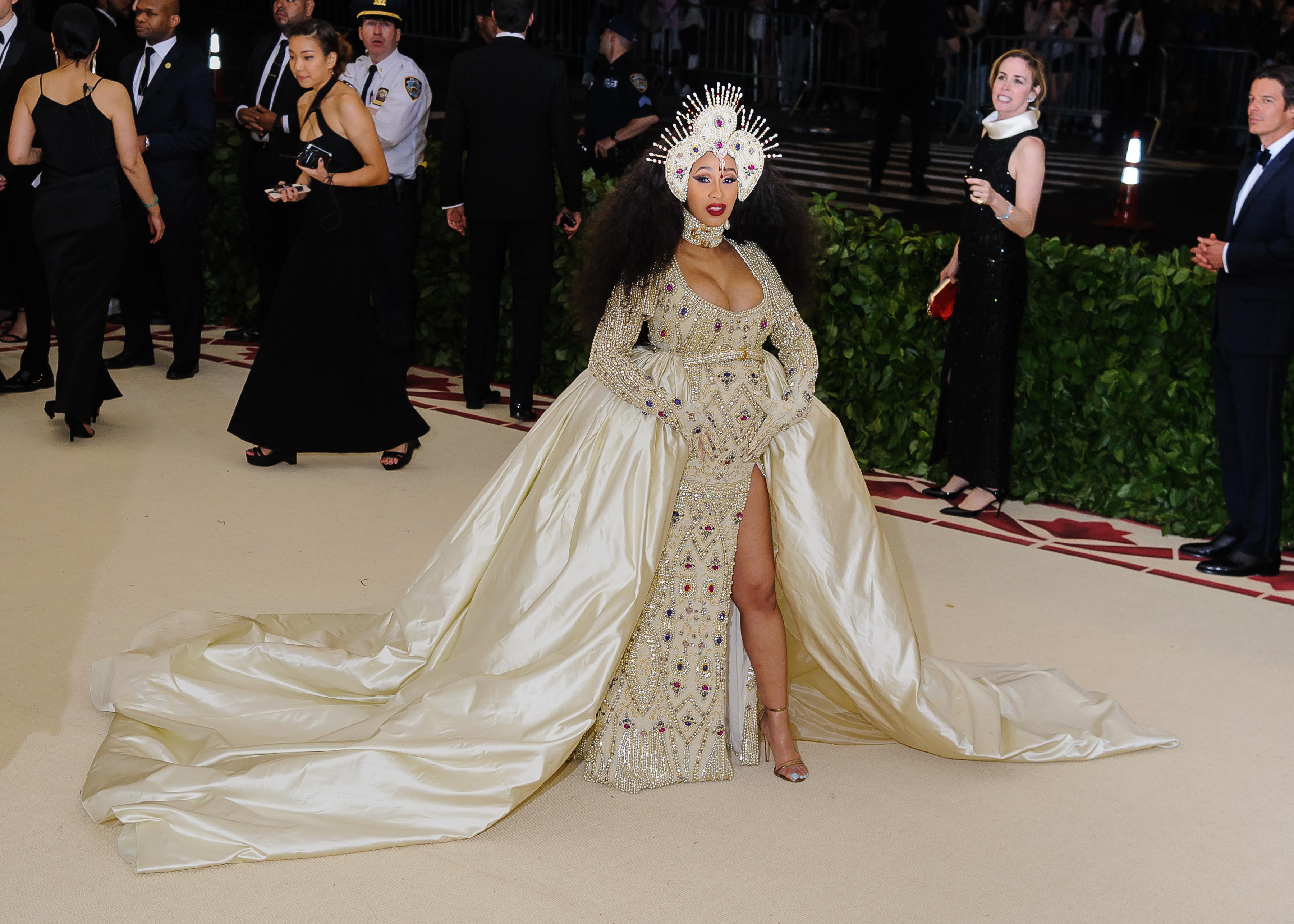 Latinos brillaron con sus exuberantes atuendos en alfombra roja de MET Gala 2023: ¡Míralos!