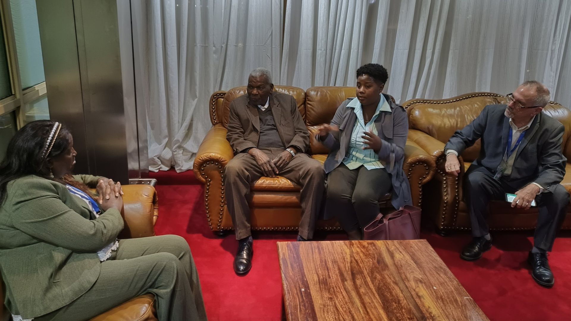Lazo se reúne con presidente de Kenia: aún sin noticias oficiales de médicos secuestrados