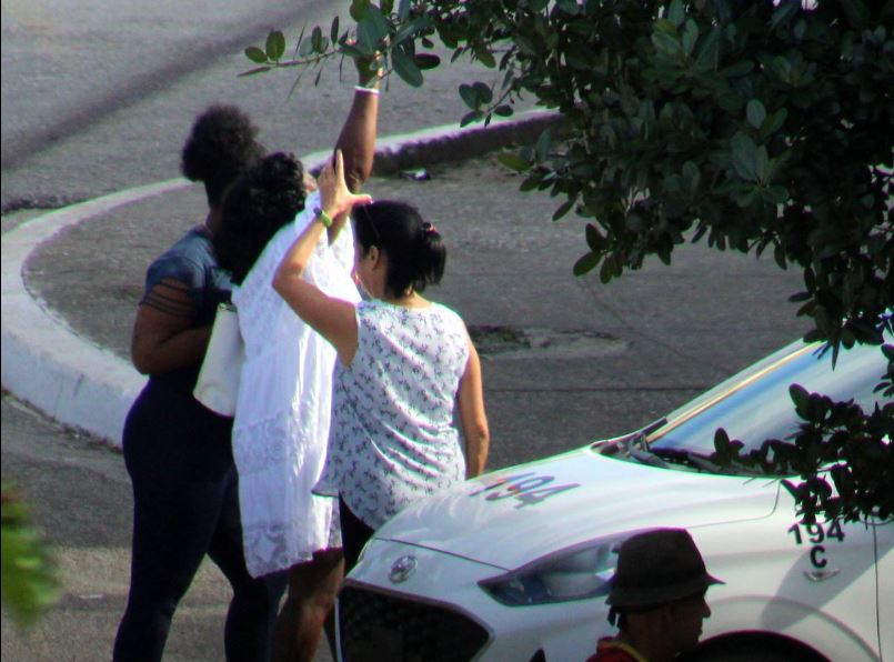 Liberan a Berta Soler tras mantenerla detenida 3 horas en una patrulla en movimiento
