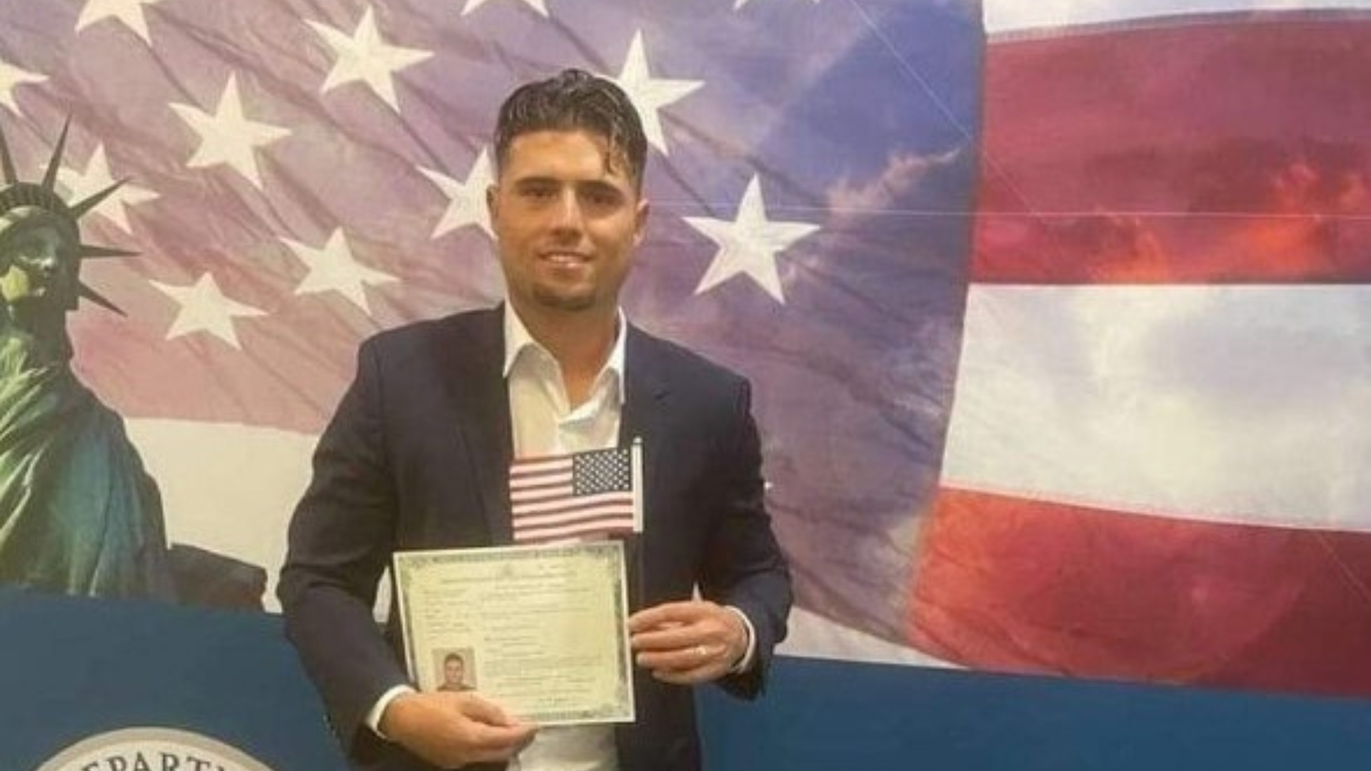 Ligamayorista cubano Aledmys Díaz se hace ciudadano americano