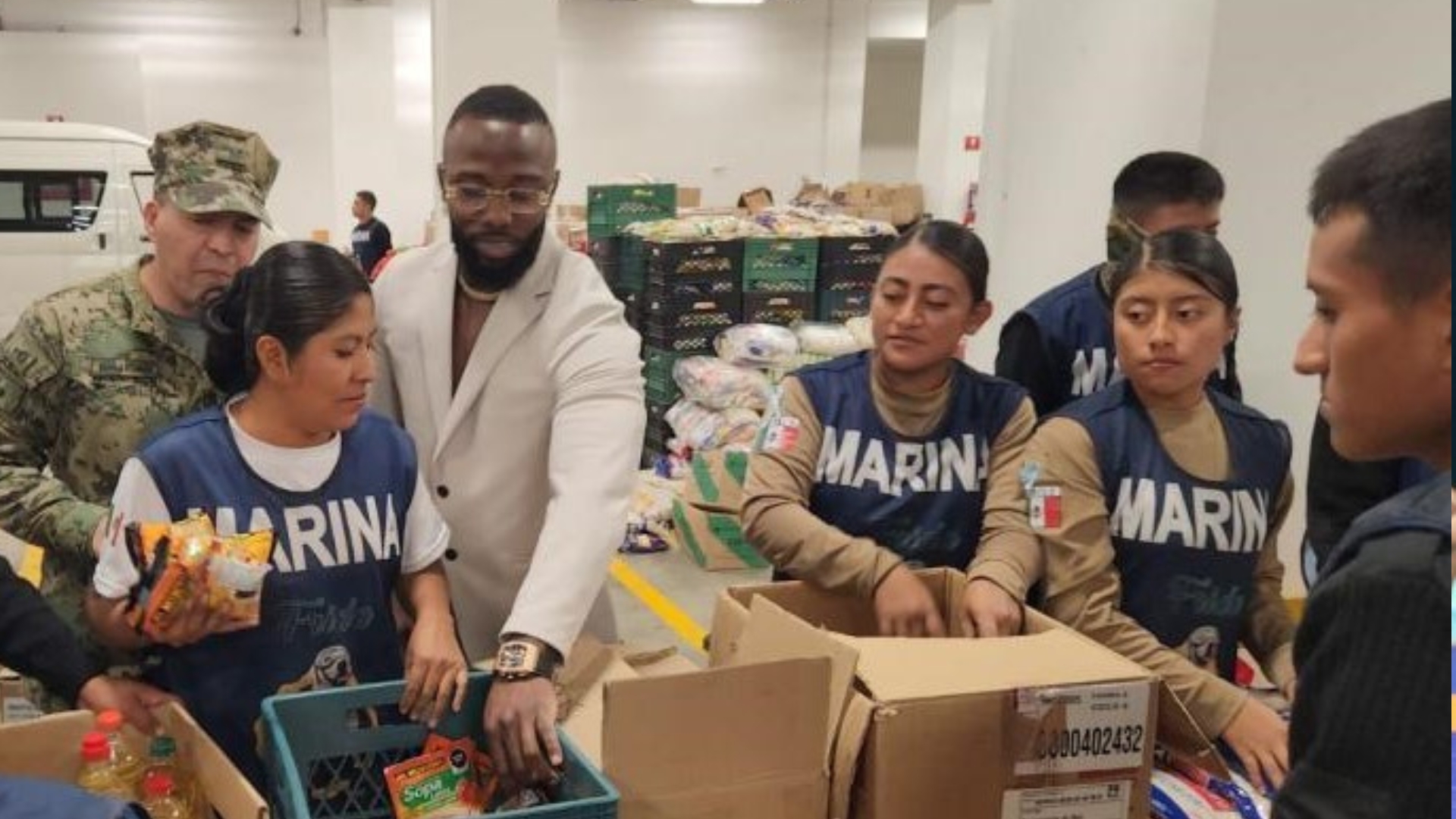 Ligamayorista cubano Randy Arozarena auxilia con donaciones a afectados por huracán en México